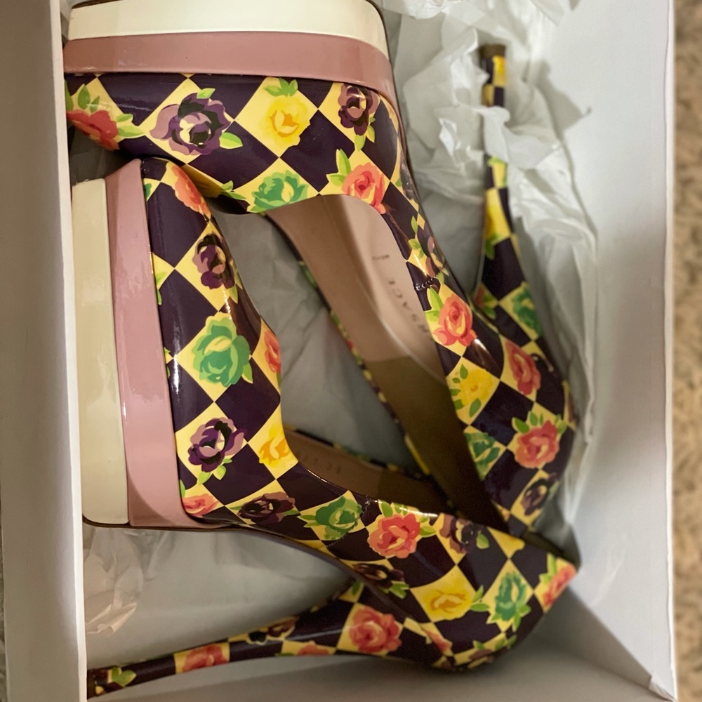 Versace SS11 Pumps - Picture 3 of 10